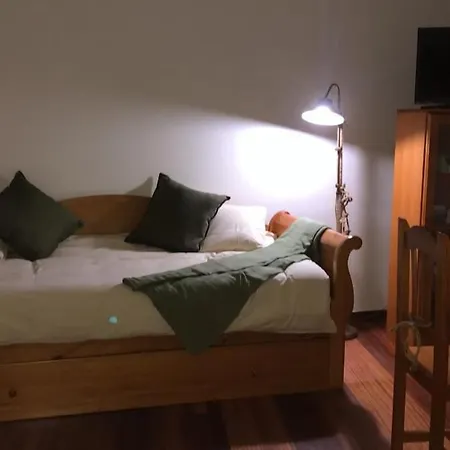 Acogedor En アパート リャネス